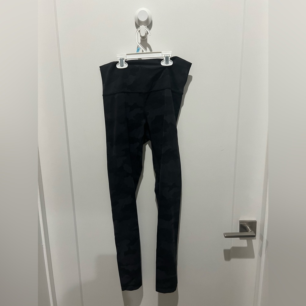 Wounder under LuluLemon Leggings Camo print